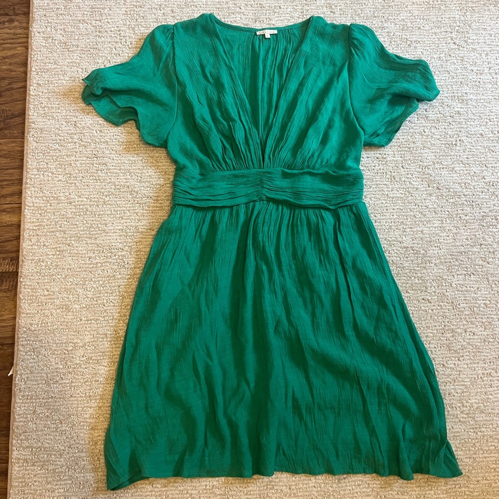 Emerald Green Short Sleeve V-Neck Dress